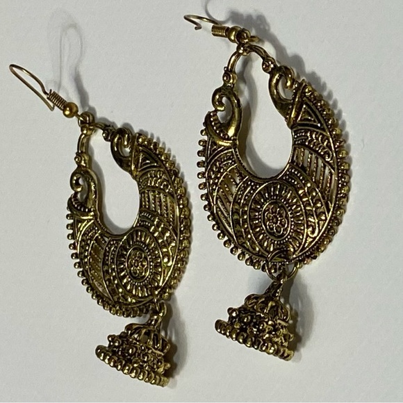 Boho women gold tone etched dangle earrings. Used. - Picture 7 of 8